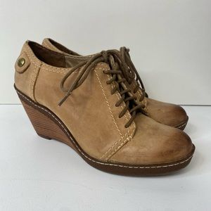 Clarks Womens Size 6 Wedge Softwear Leather Shoe Lace up Tan